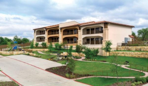 Thoughtful 1BD condo with resort amenities on banks of Lake Marble Falls